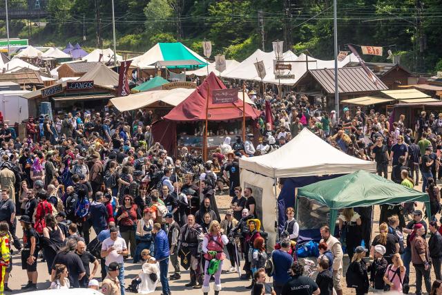 Roleplay Verse crowd and market tents