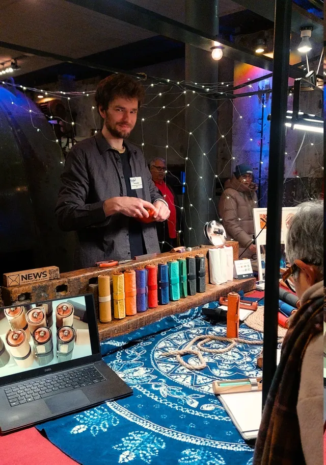 Thomas, the creator of Rollgut, presenting it's invention on Lichtermarkt fair in Duisburg