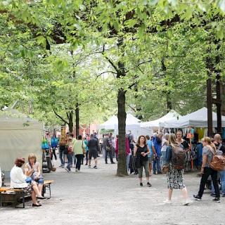 Visitors on the Sommermarkt Duisburg