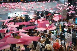Dilly Dally Design Markt topdown with paper planes on the ceiling 