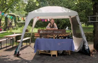 Smiling Sabrina behind the Rollgut market stand in Grugapark Essen