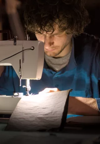 Thomas sewing Rollgut wraps on the sewing machine